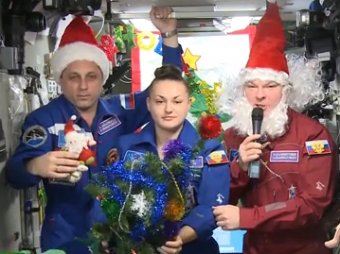 Экипаж МКС поздравил россиян с Новым годом