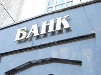 Банки в России массово приостанавливают обмен валюты
