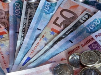 Доллар упал ниже 61 руб, евро ниже 76 рублей