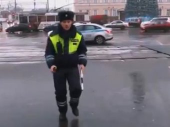 МВД запустило вирусный ролик с "танцующим полицейским"
