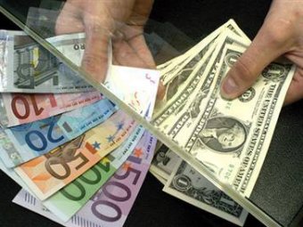 Доллар и евро резко подешевели к рублю после шокового взлета
