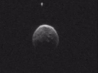 В NASA показали приближение астероида к Земле