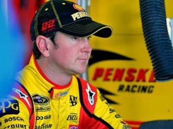 Гонщик NASCAR заявил, что его бывшая девушка является киллером