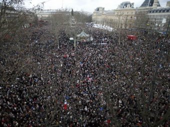 На марш в Париже 11 января вышли миллион человек