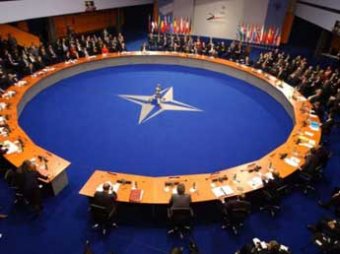 Военные министры НАТО обсудят ядерные угрозы со стороны России