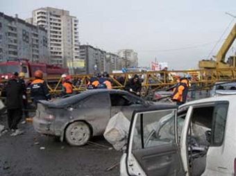 На территории "Москва-сити" 14.01.2015 упал башенный кран (видео)