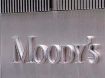 Moody’s понизило рейтинги 17 регионов и городов России, включая Москву и Петербург