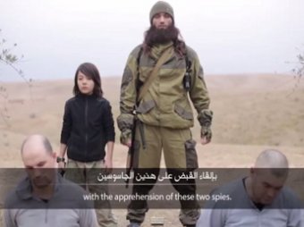 В Сети опубликовано видео казни «агентов ФСБ» исламистами «ИГ»