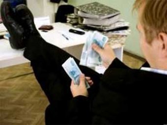 СМИ: уже с 2018 года зарплату чиновников в России привяжут к эффективности их работы