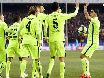 В матче "Атлетико" - "Барселона" судья отправил футболиста в нокаут флажком