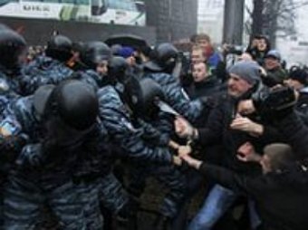 В Киеве идёт штурм здания администрации президента
