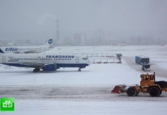 Из-за снегопада в аэропортах Москвы задержаны более 75 рейсов