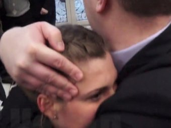 Охранник Порошенко закрыл рот корреспонденту «Россия 24»