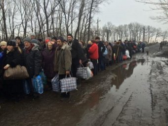 Новости Новороссии сегодня 4 февраля 2015: эвакуация мирных жителей Углегорска походит под обстрелами со стороны силовиков (видео)