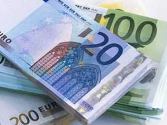 Биржевой курс евро впервые с начала января упал ниже 70 рублей