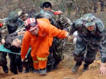 В Китае автобус с оперной труппой упал со скалы: 20 человек погибли