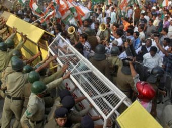 В Индии разъяренная толпа ворвалась в тюрьму и линчевала насильника