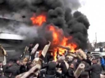 Скандал: в Казани двое пожарных сделали селфи на фоне горящего ТЦ