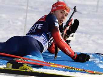 Антон Шипулин взял "серебро" в спринте на этапе Кубка мира по биатлону (ВИДЕО)