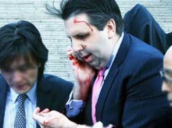 В Корее на посла США напал " человек левых взглядов" с опасной бритвой