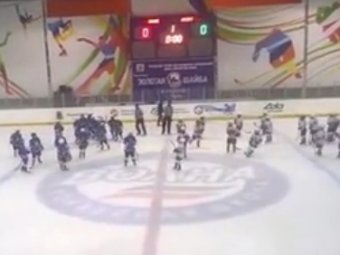 8-летние хоккеисты устроили массовую драку в Казани