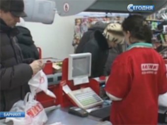 Скандал: в барнаульском "Магните" двух школьниц довели до истерики за шоколадку