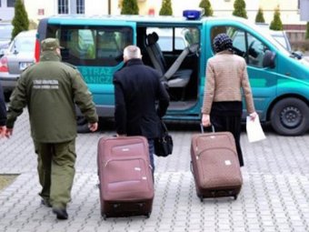 Француз пытался провезти через границу свою жену-россиянку в чемодане