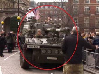 Фанаты ведущего Top Gear Джереми Кларксона приехали на танке к редакции BBC