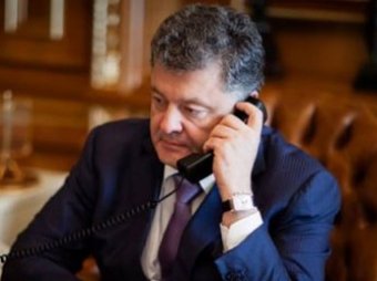 СМИ узнали, кому на минских встречах все время звонил Порошенко