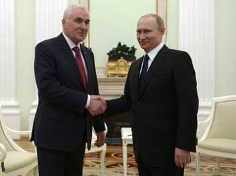 Путин подписал договор о союзничестве и интеграции с президентом Южной Осетии