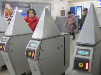 В московском метро начнут проверять билеты ещё и на выходе