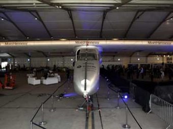 Впервые в истории солнцелет Solar Impulse 2 отправился в кругосветный полет