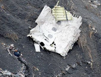Крушение самолета во Франции 24 марта 2015: второй пилот Airbus A320 намеренно уничтожил самолет -  прокурор Марселя (фото)