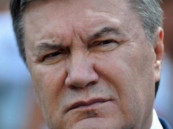 СМИ: Виктор Янукович присутствовал на похоронах сына в Севастополе