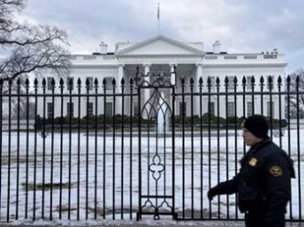 Пьяные охранники Обамы протаранили забор Белого дома