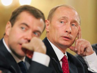 Путин сократил зарплату на 10% себе и Медведеву