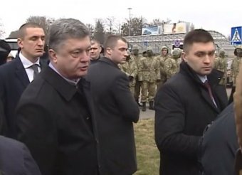 Порошенко накричал на протестующих в аэропорту "Борисполь"