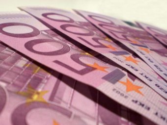 Курс евро упал ниже 68 рублей впервые с декабря 2014