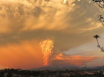 В Чили проснулся вулкан Кальбуко: началась эвакуация населения