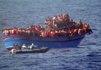 Корабль с ливийскими нелегалами перевернулась в Италии: до 700 погибших