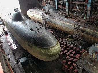 На судоремонтном заводе "Звездочка" загорелась атомная подлодка