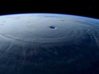 Астронавты МКС выложили в сеть фото рекордного тайфуна