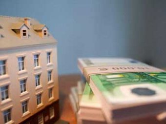 Из-за скачков валют держатели валютной ипотеки теряют квартиры