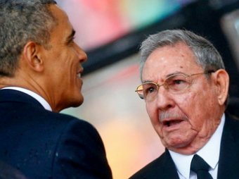 Обама и Кастро на "Саммите Америк" впервые обменялись рукопожатиями