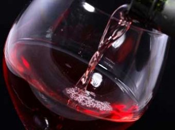Ученые выявили связь между размером винных бокалов и ожирением