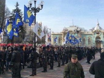 Скандал в Раде: депутаты блокировали трибуну, требуя отставки Яценюка