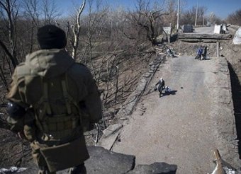 Новости Новороссии 3 апреля 2015: ополченцы ЛНР и бойцы "Айдара" вместе восстанавливают мост под Луганском — ОБСЕ