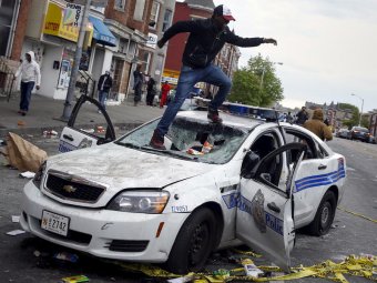 Массовые беспорядки в Балтиморе: в город введена Нацгвардия США (фото, видео)