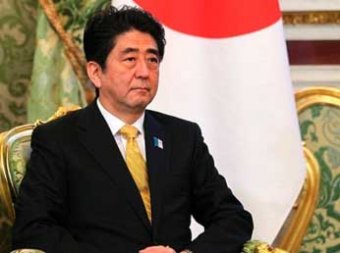 Японский премьер не приедет на празднование 70-летия победы в Москве