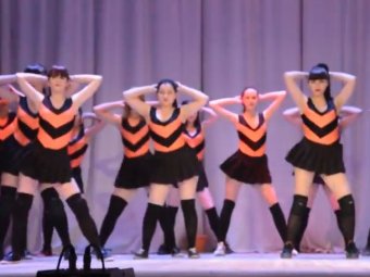Танец "пчелок": школьницы из Оренбурга не поняли, почему их танец взорвал Интернет (ВИДЕО)
